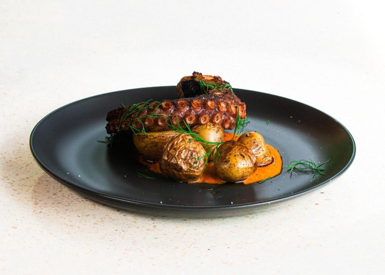 Neano Escape Hotel Manggis Екстериор снимка Octopus with potatoes