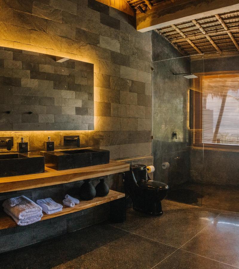 Neano Escape Hotel Manggis Екстериор снимка Bathroom at the hotel