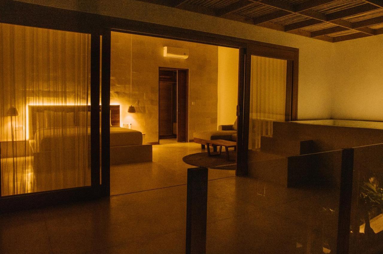 Neano Escape Hotel Manggis Екстериор снимка A room at the Taj Mahal Palace