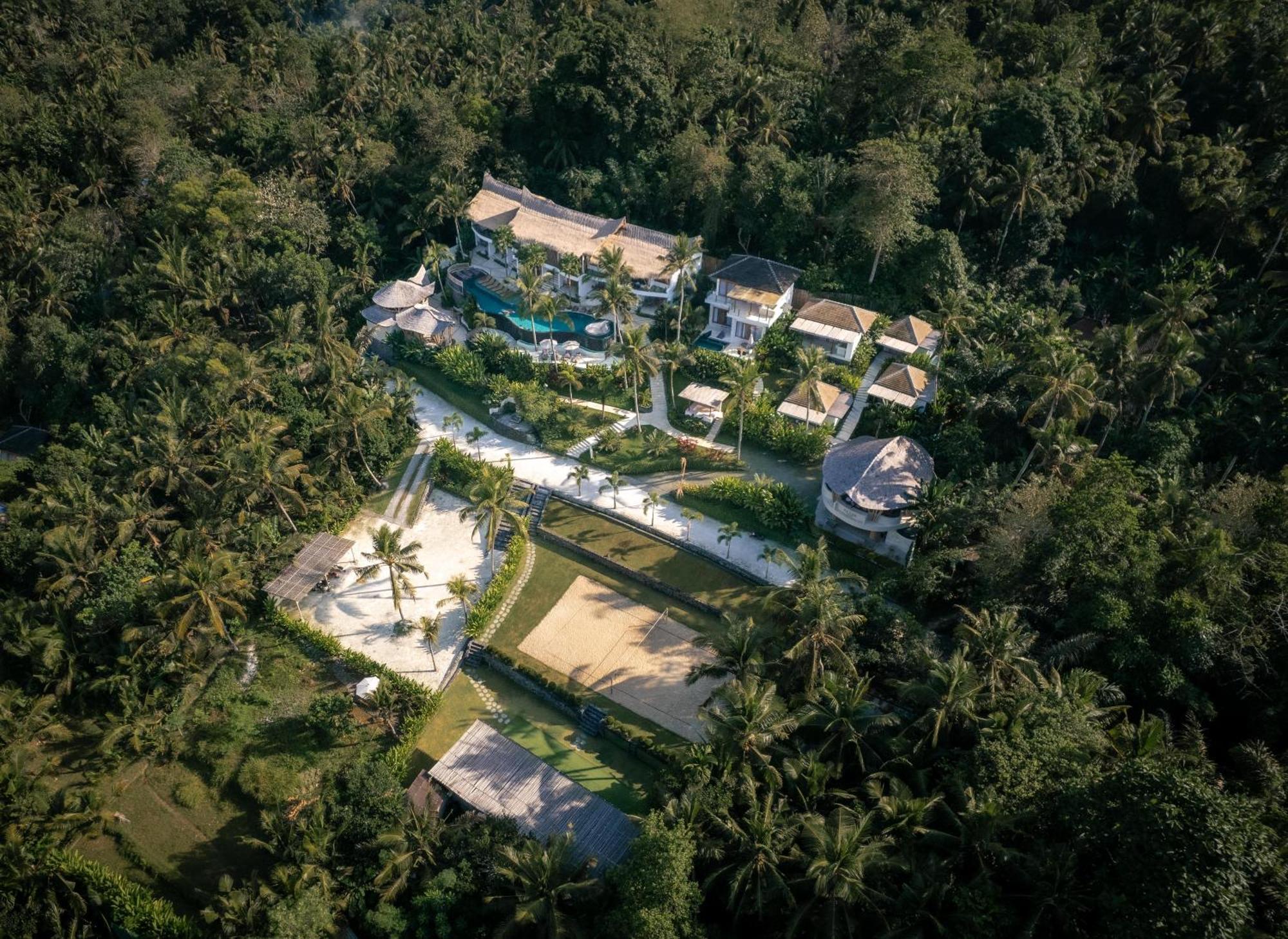 Neano Escape Hotel Manggis Екстериор снимка Aerial view of the hotel